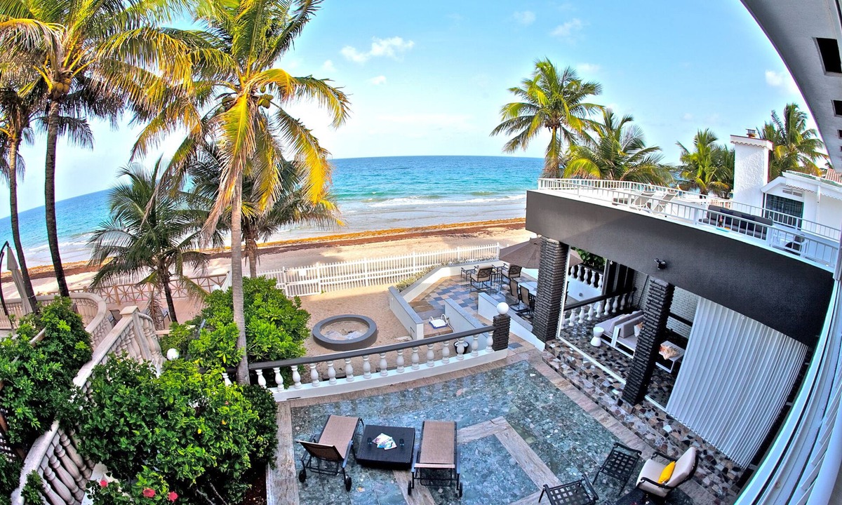 Lauderdale Beach House | Modernly Decorated Ft. Lauderdale Beach House The beach is YOUR BACKYARD#1600568