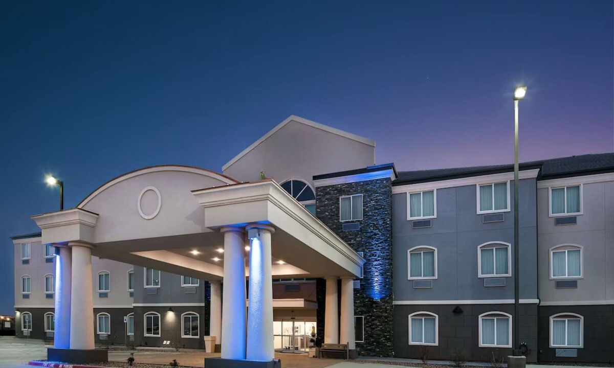 Monahans Hotel | Monahans King Studio breakfast, pool, gym