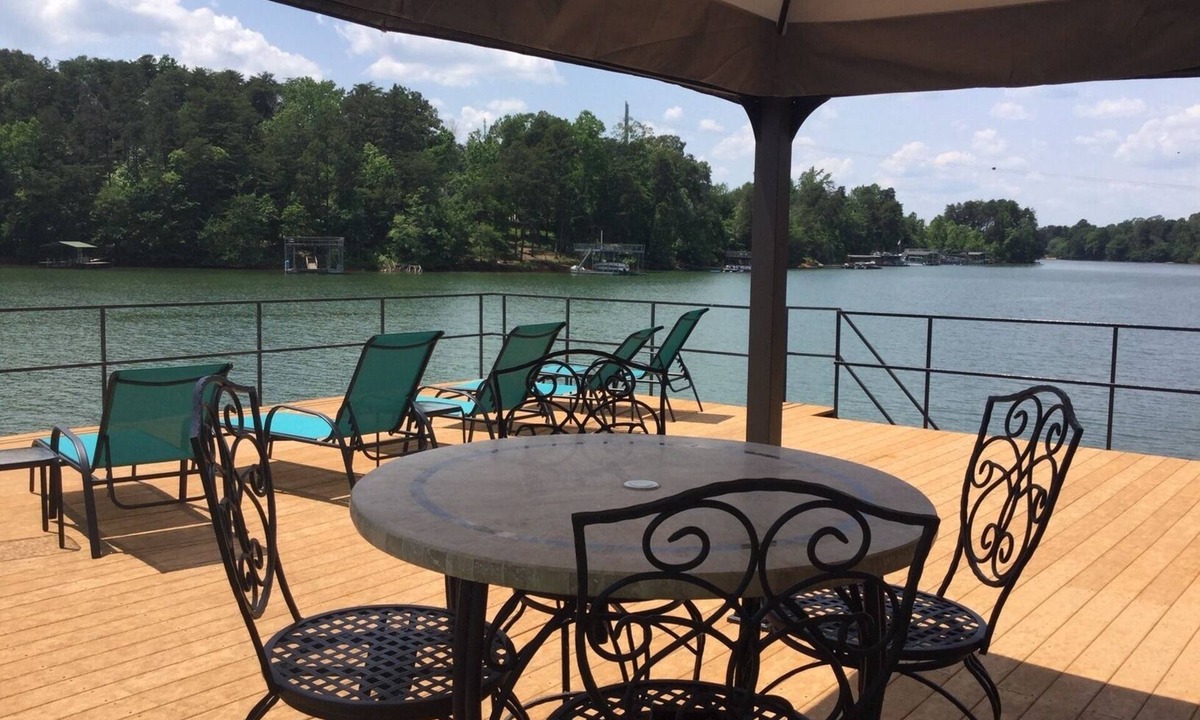 Gainesville House | Most Primo Spot on Lanier - Family Fun & Location, Location, Location!