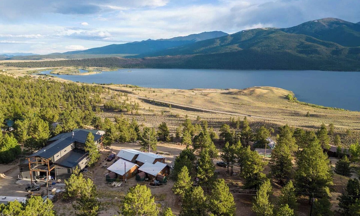 Twin Lakes Cabin | Mountain Cabin by Twin Lakes w/BBQ and Fast WiFi