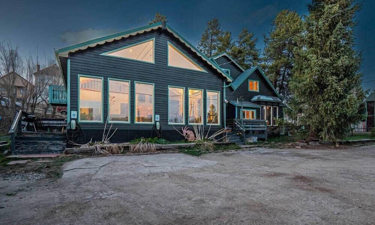 Leadville House | Mountain Hideaway — Hot Tub | Sauna | 1Gbps WiFi | 9BR Sleeps 18 + Pets