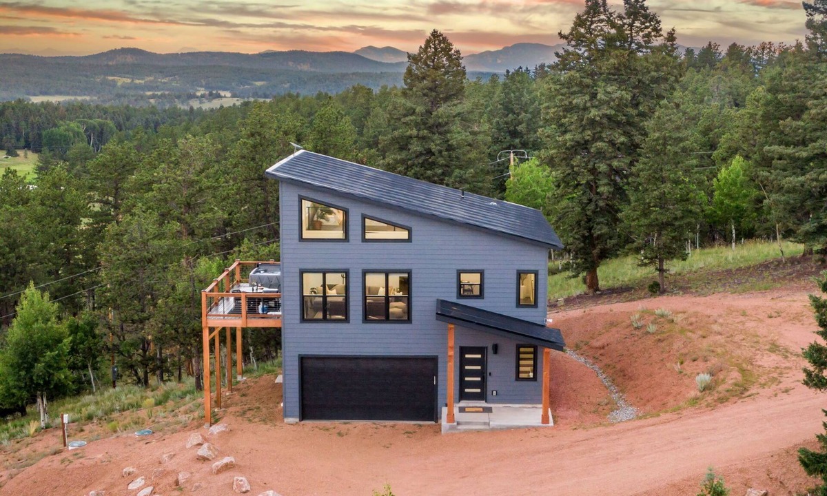 Florissant Cabin | Mountain & Pond Views, Hot Tub, Stargazing, Kid + Dog Friendly, Loft+3BR