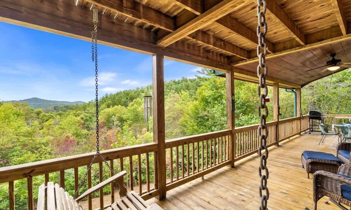 Ridgeline Vistas Cabin | Mountain View Cabin w/Hot Tub & Game Room