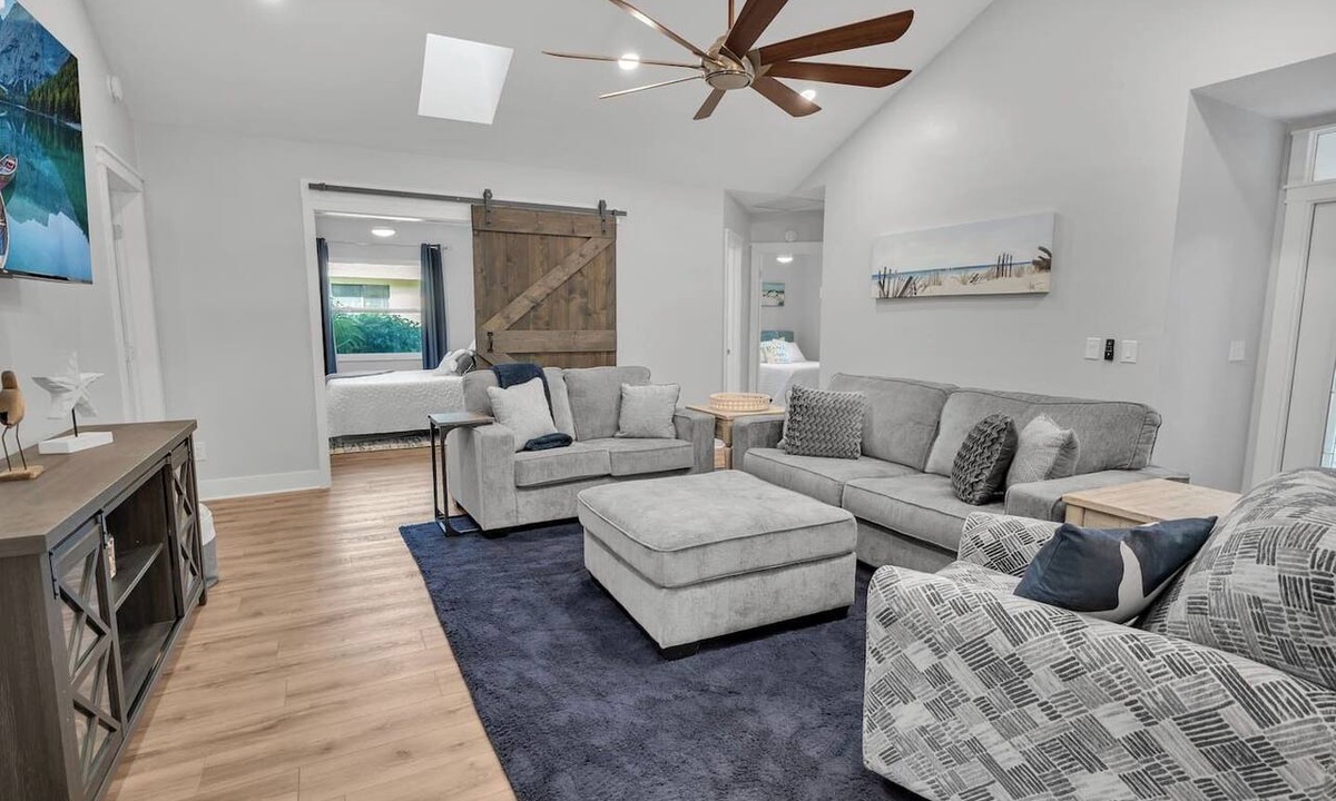Willoughby Acres House | Naples Beautiful 4 BR Home w/Screened Lanai - Near Beaches, Clean & Comfortable