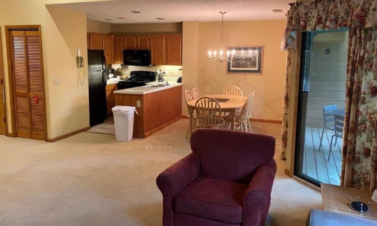 Sapphire Resort | Nature is Calling! 2 Convenient Units with Kitchen, 3 Pools, Free Parking