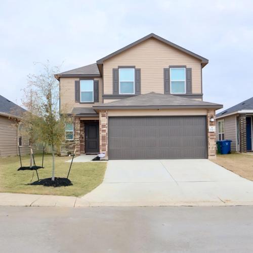 Southside House | Near Airport & Prime Location Getaway sleeps 8