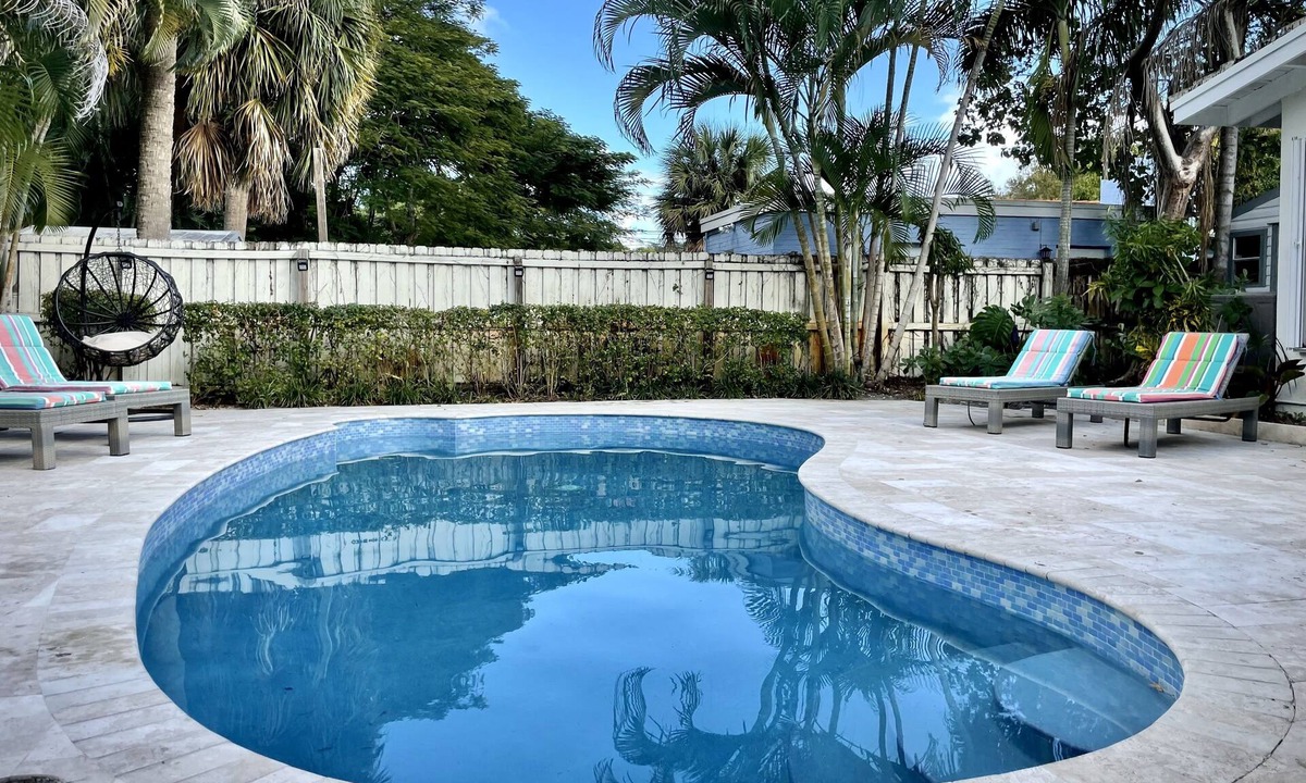 Shady Banks House | Near Downtown Ft Lauderdale PRIVATE HEATED POOL HOME 4 BEDROOM