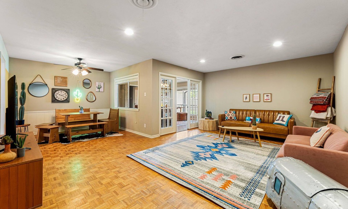 Woodson Village - Pershing House | Near Texas A&M: Fenced Yard, Fire Pit & Games