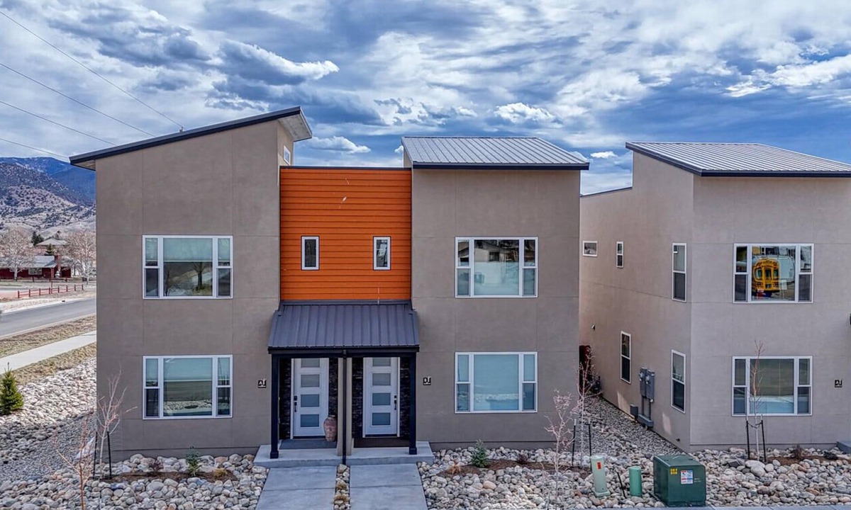 Salida House | New 3bd 3ba Townhome in Salida near Downtown!