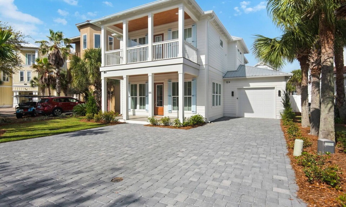Emerald Waters Village House | New Build; 3 min walk to Private Beach; Gated Community