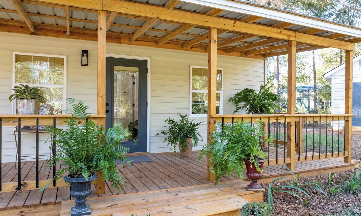 Fort White House | New Cottage within minutes from our Famous Springs!