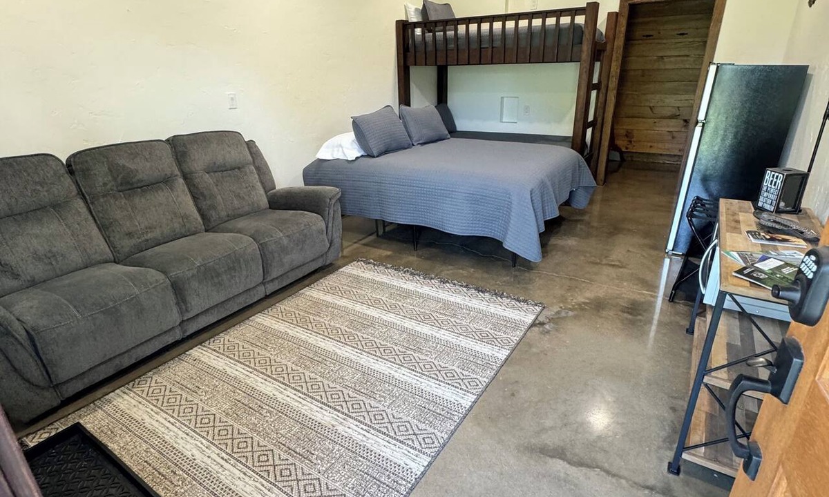 Palestine Cabin | NEW Luxury Lodge in Palestine, Texas > Near Polar Express 1 of 2