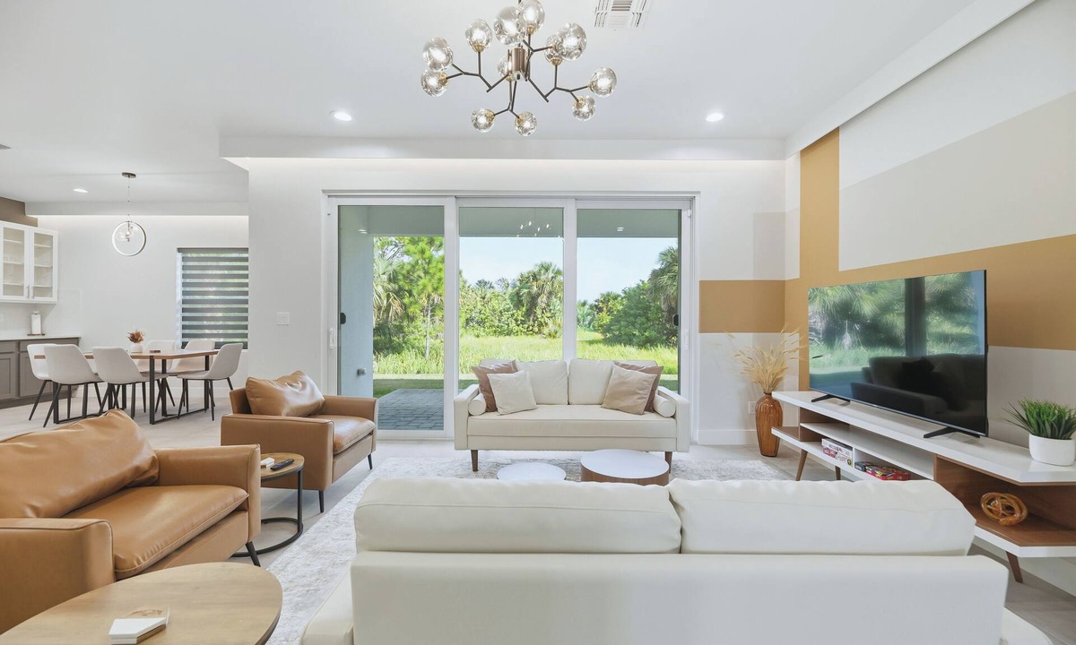 Port Malabar House | New modern 4-bedroom haven in Palm Bay