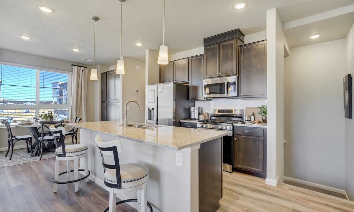 Colorado Springs House | NEW Modern Interquest Stay King Bed Balcony