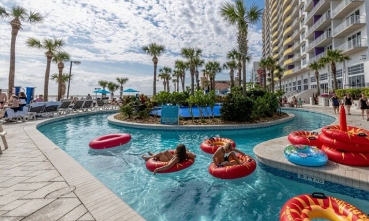 Brush - Stewarts Apartment | NEW Oceanfront Resort Condo | Pool + Beach