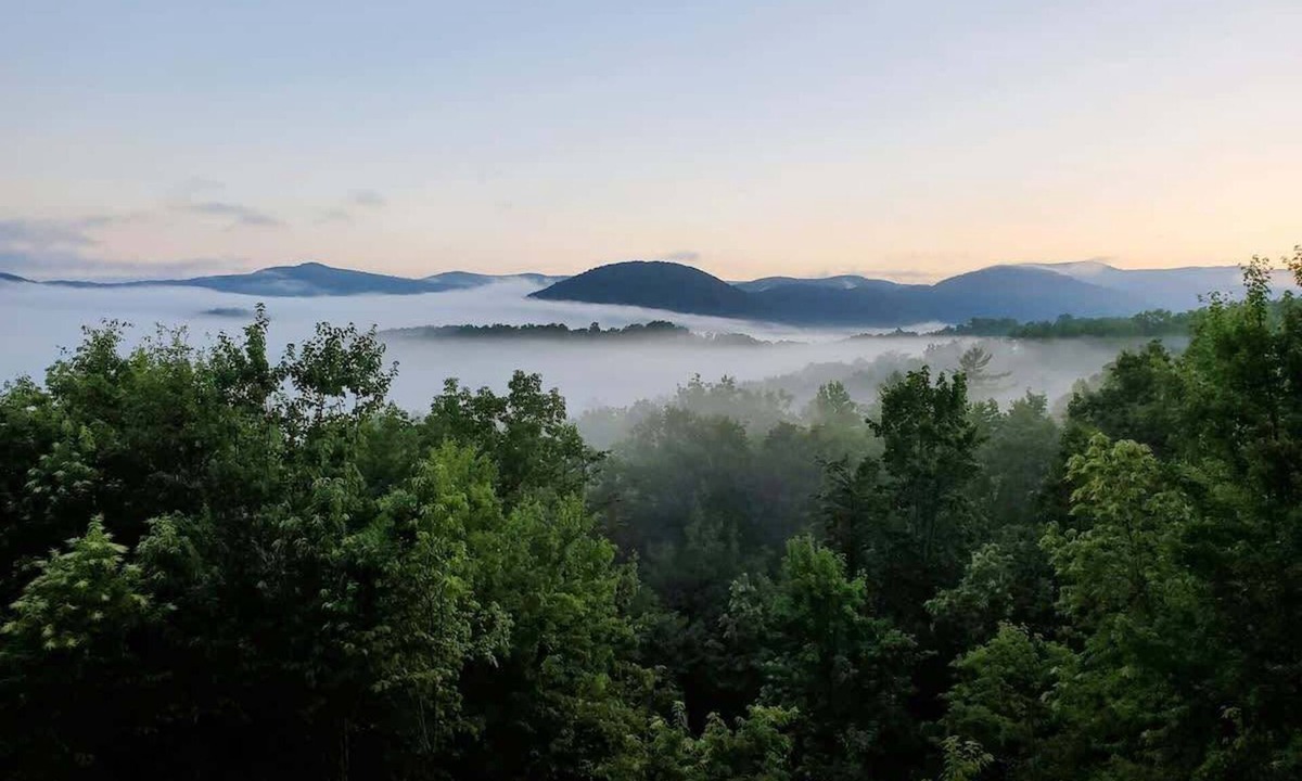 Sautee Nacoochee Cabin | New! Panoramic MtnViews, Game Room, Hot Tub, Sauna