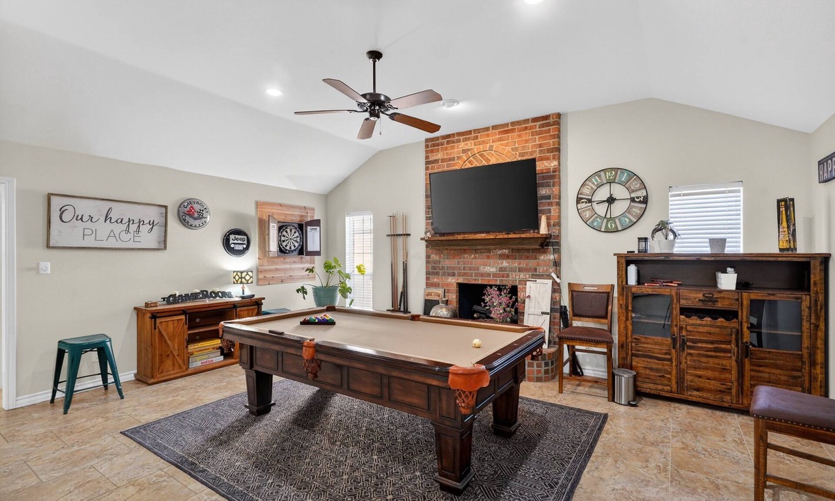 Midland House | NEW! Roaring Fireplace Family Basecamp Midland TX
