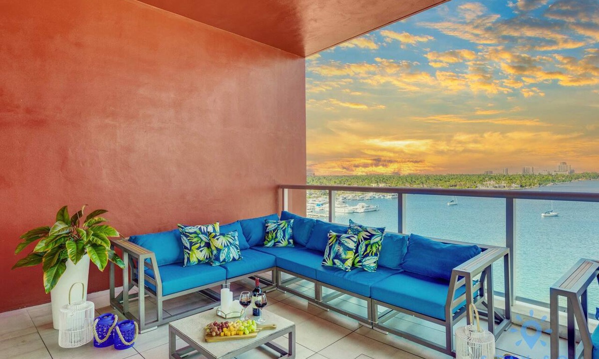 Hollywood Apartment | New Studio: Hollywood Beach Bliss for 2