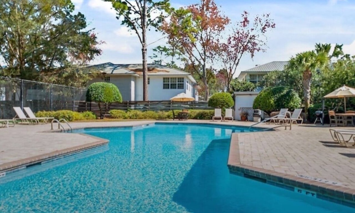 Saint Simons Heights Condo | Newly remodeled Spacious quiet all ground floor gated condo. Large pool tennis