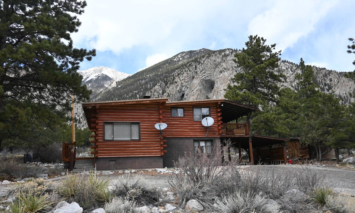 Nathrop Cabin | Newly remodeled Double Love Log Cabin