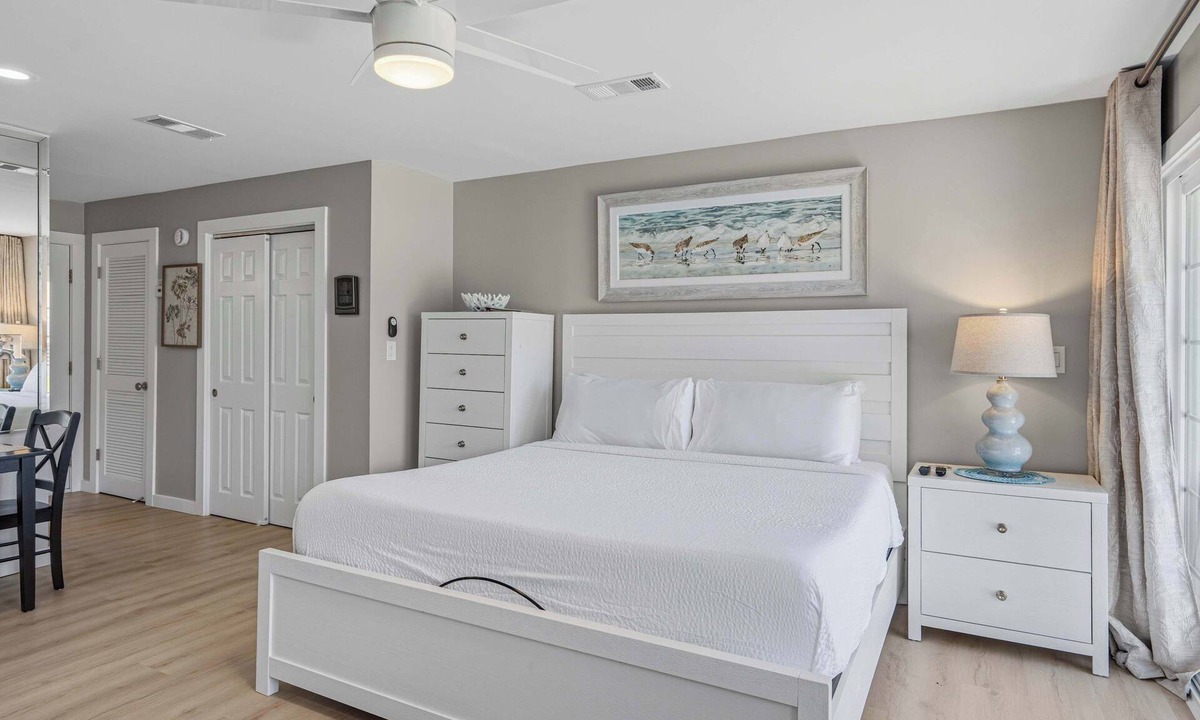 Holiday Isle Apartment | Newly Remodeled Studio with King Bed, Queen Sleeper Sofa, and Full Kitchen - Walk to the Beach, With Beach Service Included