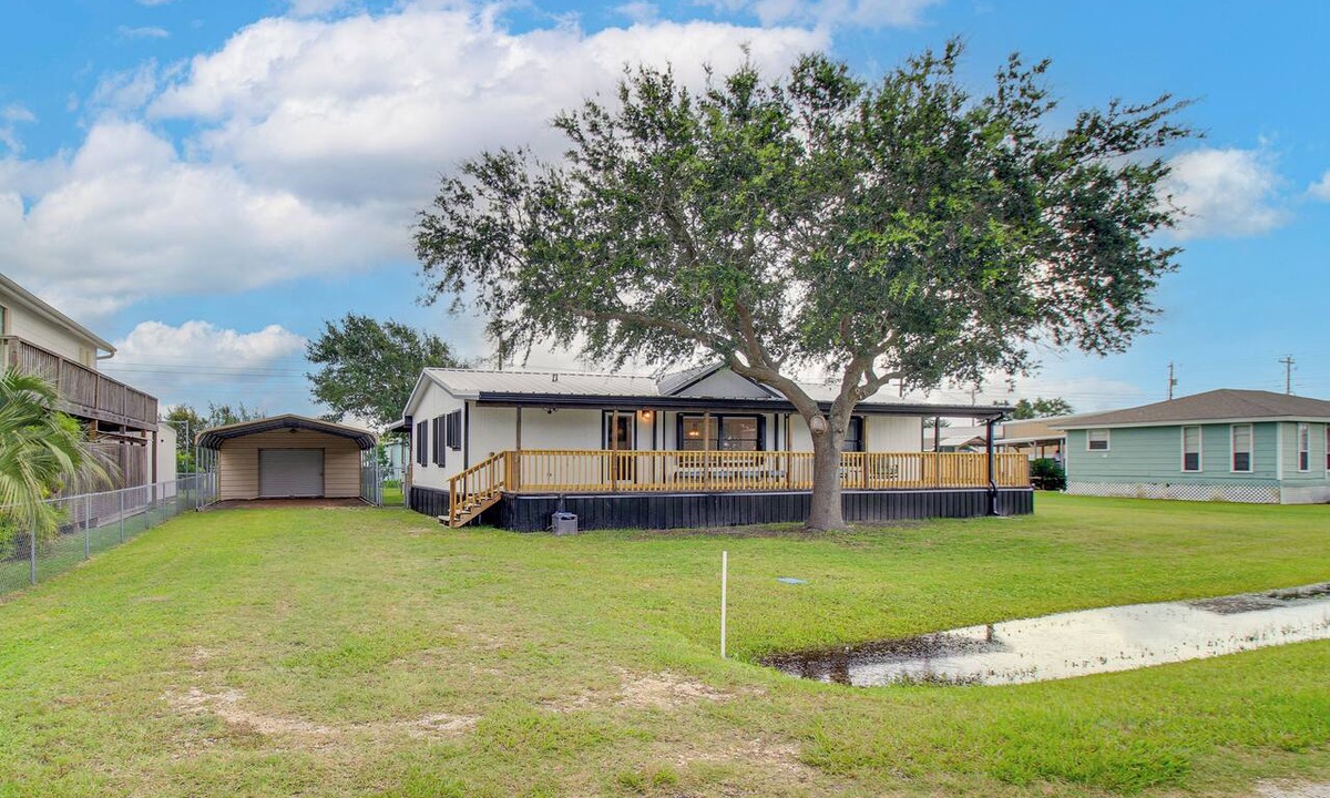 Port O Connor House | Newly Remodeled, Great Porches, and Dog Friendly