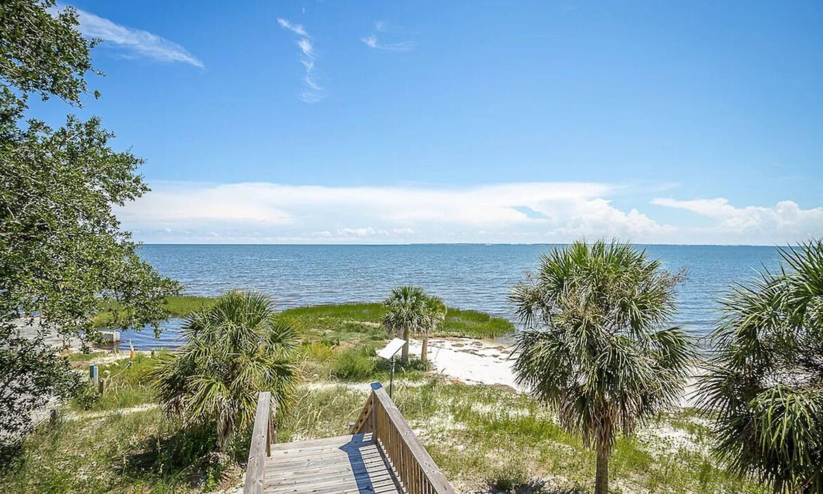 Carrabelle House | Newly Renovated!- Nauti Flamingo 2br/2ba Bay-Front Home