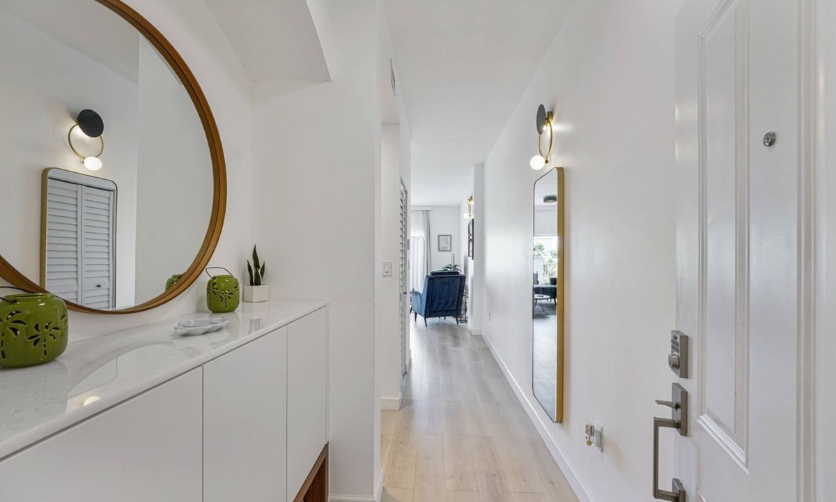 Deerfield Beach Apartment | Newly renovated 2/2 apt-2 min walk to the beach and restaurants