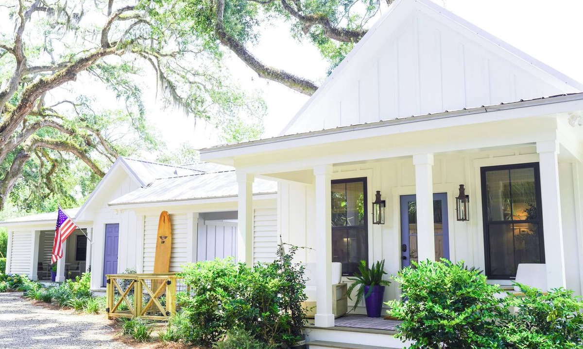 Saint Simons Heights House | Newly updated luxury home with guest house + pool!