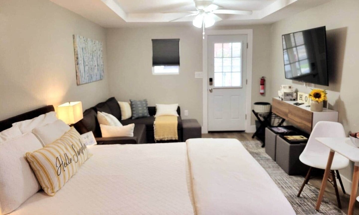 Northgate Apartment | Northgate Studio - 1 block from TAMU!