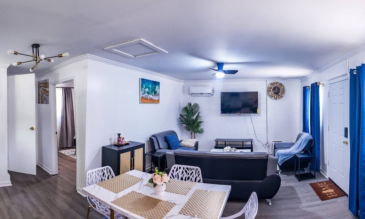 Southside House | OASIS SUITE Oasis/King bed/Mayo/UNF/beaches