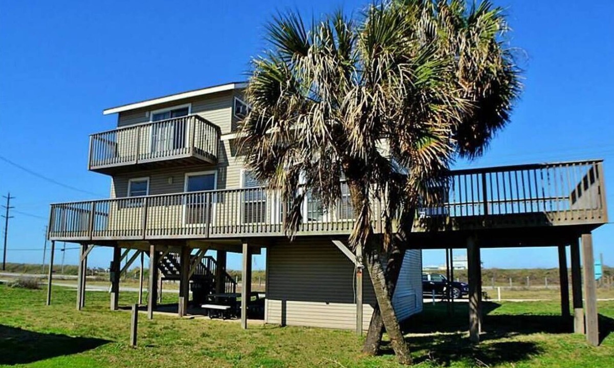Galveston House | Ocean Dreamscape: Relax in Our Scenic 3 BR/2 BA Beach House