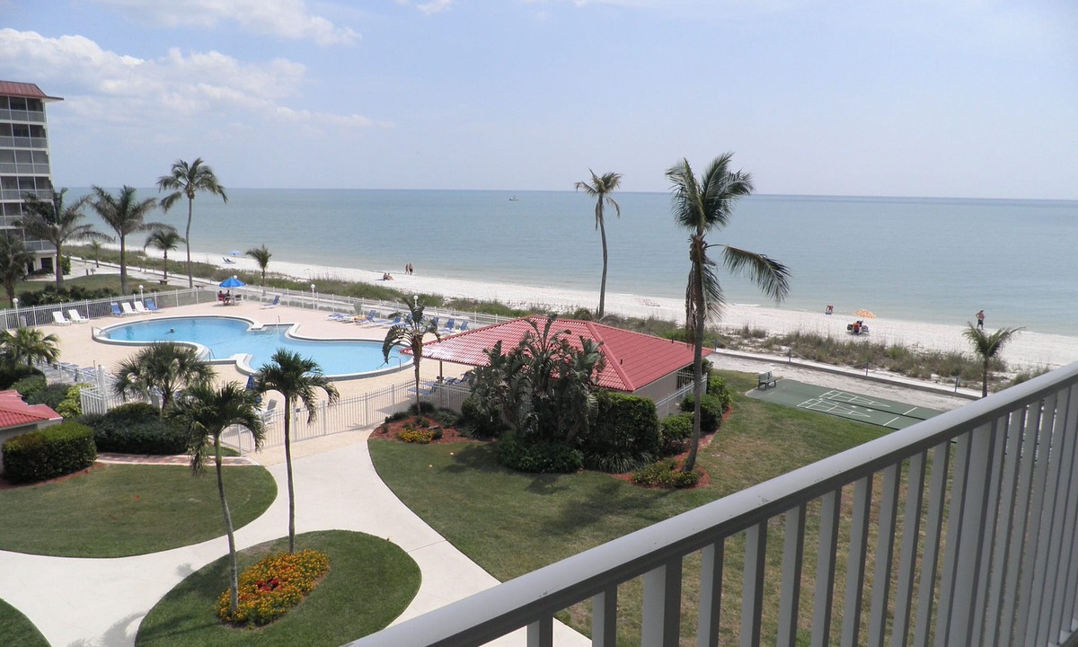 Bonita Springs Condo | OCEAN FRONT CONDO, ALL REMODELED, 20 min from Naples