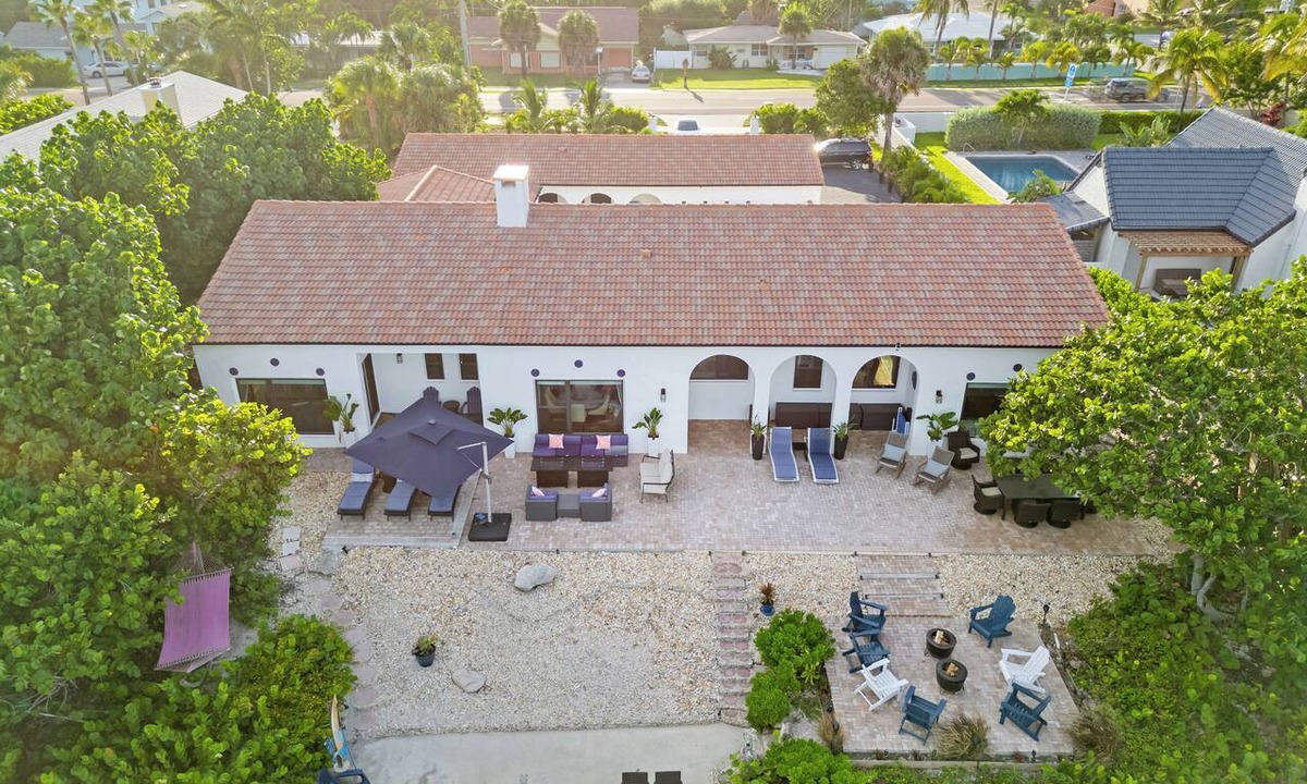 Cocoa Beach House | ⭐️⭐️Ocean front Luxury Hacienda with pool, pet friendly 5⭐️🏖️