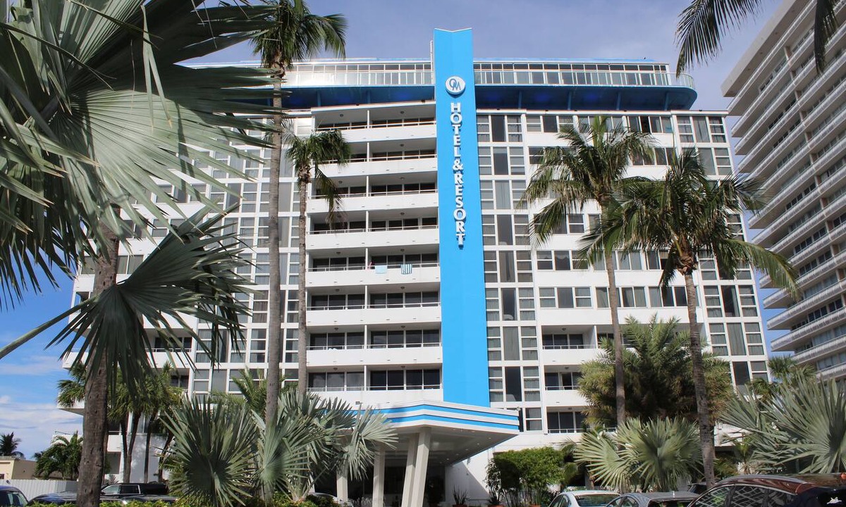 Galt Mile Condo | Ocean Manor Hotel Beachfront Resort living