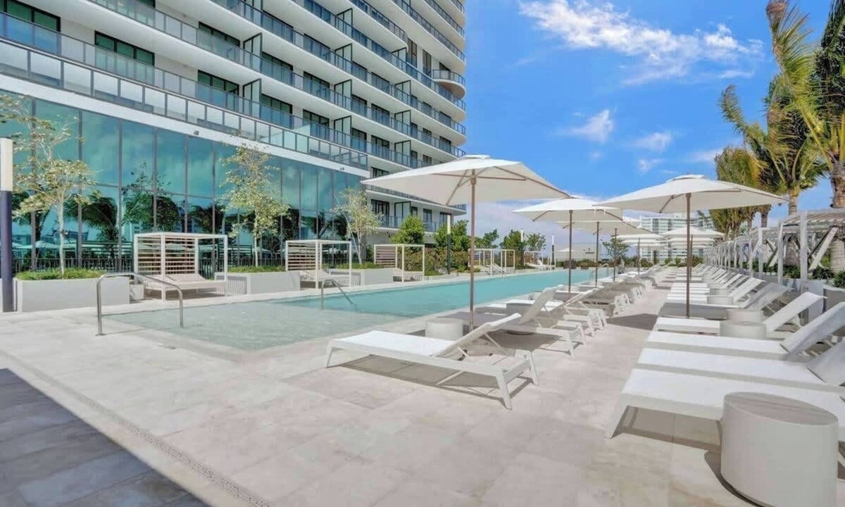 North Beach Condo | Ocean View 1BR with Balcony, Pool & Gym Near Beach