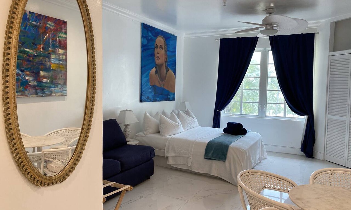 Flamingo/Lummus Apartment | ocean view beachfront charming studio-SoBe on Ocean Dr
