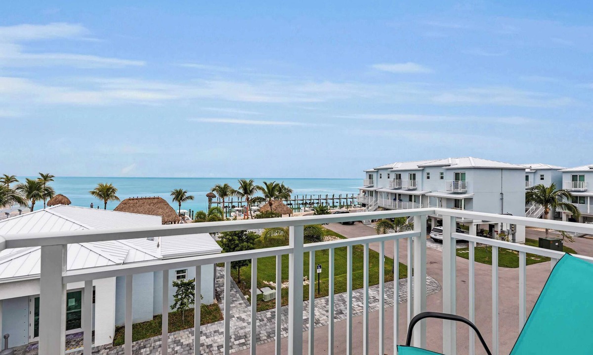 Marathon Condo | Ocean Views Heated Pool King Suite Ocean Isle