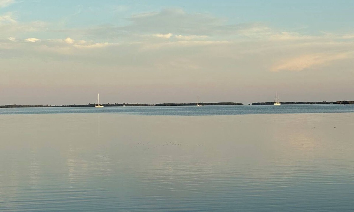 Breezeswept Beach Estates House | Oceanfront 2 bedroom, Pet friendly on Ramrod Key with screened porch and kayaks