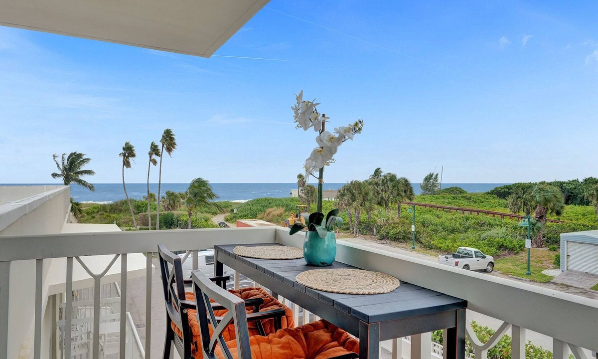 Palm Beach Shores Apartment | Oceanfront Condo on the Shores of the Palm Beaches