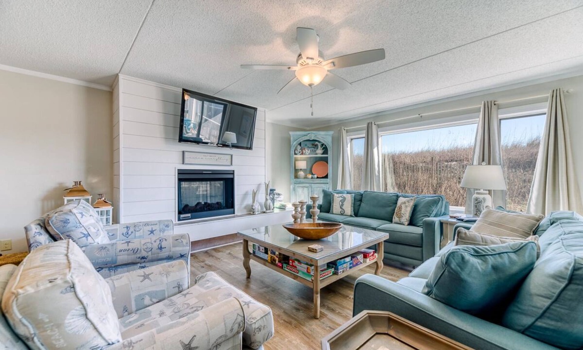 South Nags Head Condo | Oceanfront condo in Nags Head w/community pool just steps to the sand!