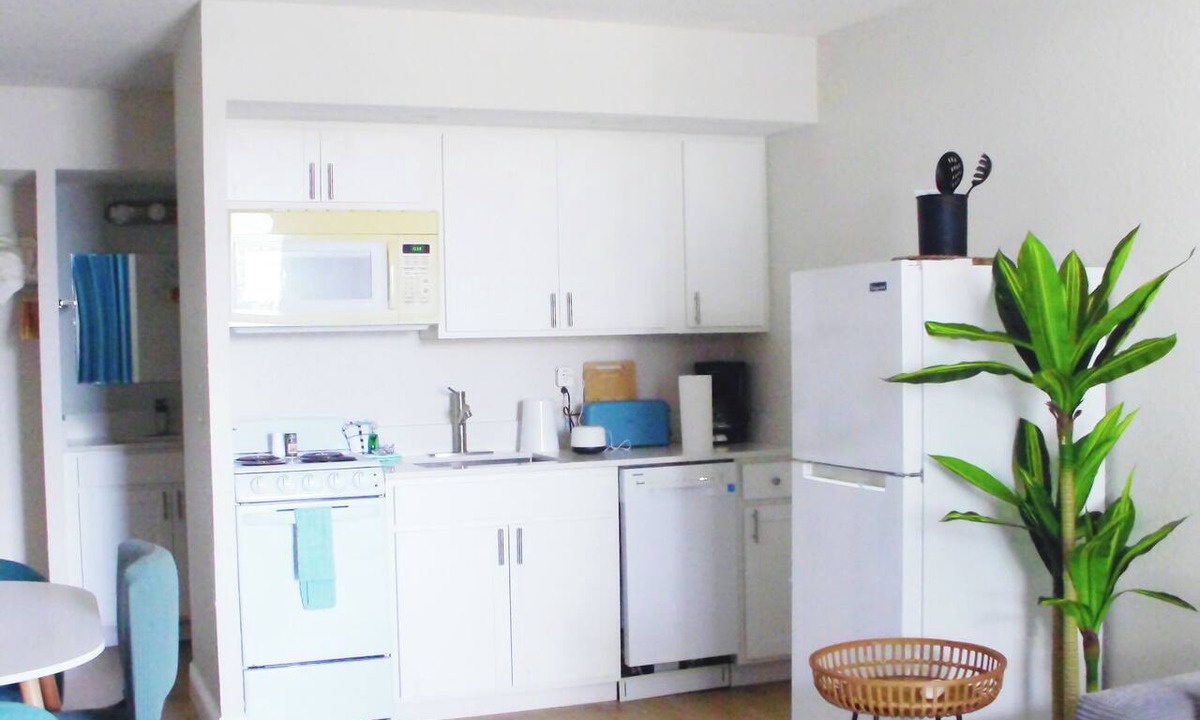 Bridgeport Heights Apartment | Oceanfront Hotel in Daytona Beach Shores - Stunning Beach Views and Relaxing Getaways