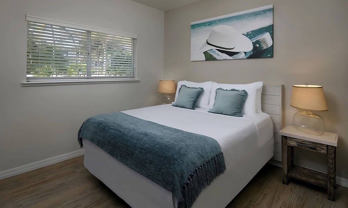Islamorada Resort | Oceanfront Studio Queen w/Kitchenette, Pool, Free Parking & Pet Friendly