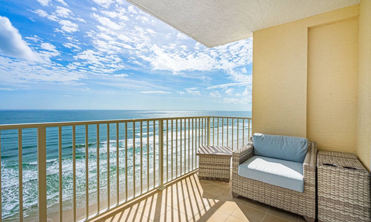 Ocean View Halifax Estates Condo | Oceanfront-Pool-Aruba #905-EV Charging