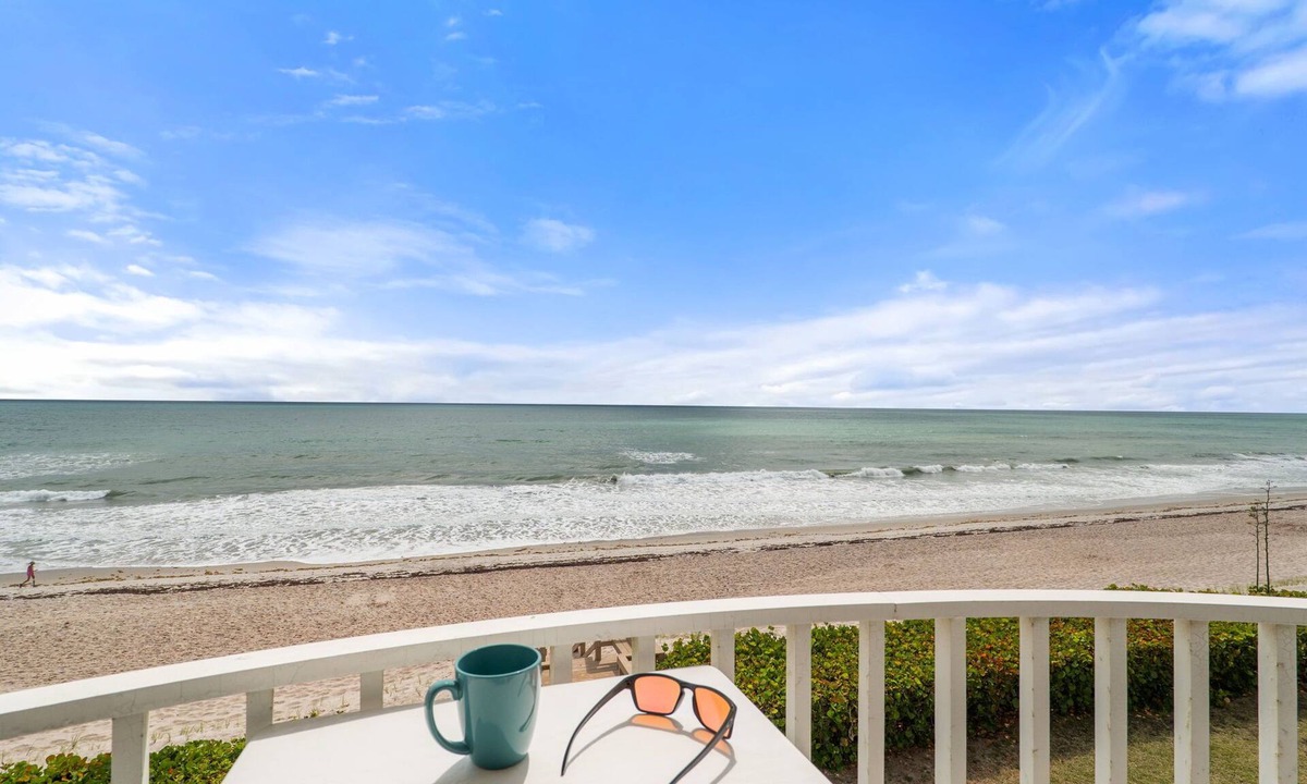 Canova Beach Condo | Oceanfront Getaway in a Cozy Town