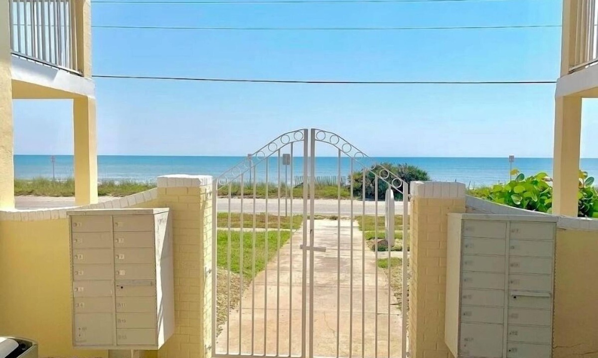 Ormond-by-the-Sea Condo | Oceanview Across From The Beach