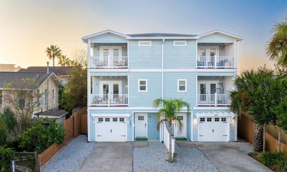 Jacksonville Beach House | Oceanwalk Manor | Beach Compound for 16 +Golf Cart