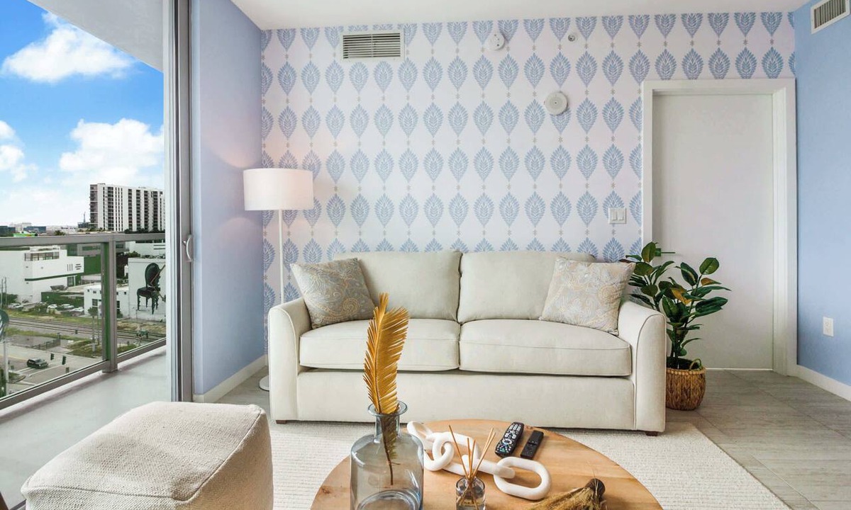Northeast Miami Condo | One Bedroom Condo King Bed With City Views