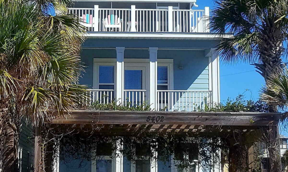Biltmore Beach House | ONLY 90 STEPS TO THE SAND! Sundancer Beach Villa - PRIVATE POOL! Sleeps 10-12!