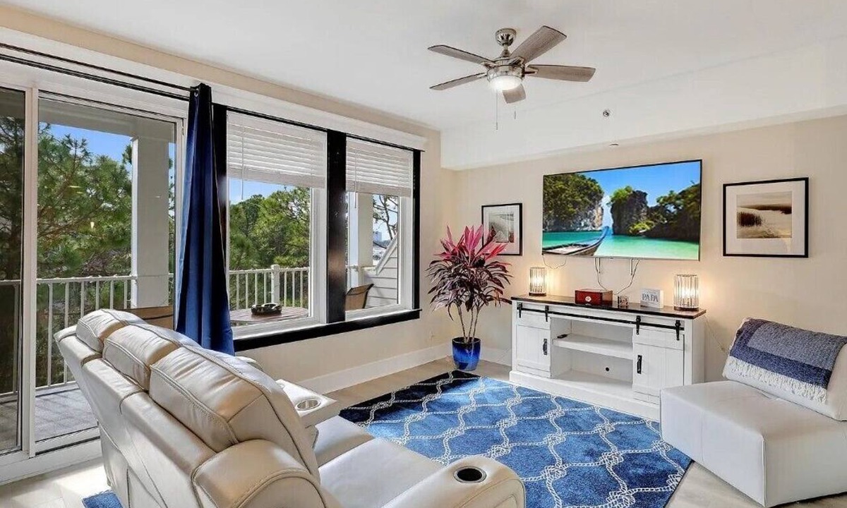 Miramar Beach Condo | Opulent Couples Retreat In Sandestin's Baytowne wharf